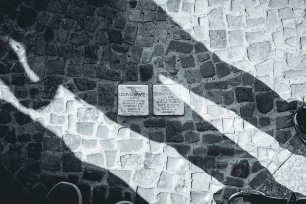 Two Stolpersteine remember Ida Buntmann-Weinstein, born in 1892, and Manja Buntmann-Weinstein, born in 1925. They fled to France, were interned at Drancy and Pithiviers, deported in 1942 and murdered at Auschwitz.